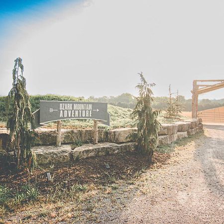 Treehouse Cozy Glamping Site Hotell Branson Exteriör bild